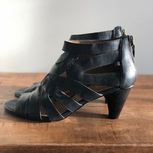 NWOB Nine West Black Cutout Heels